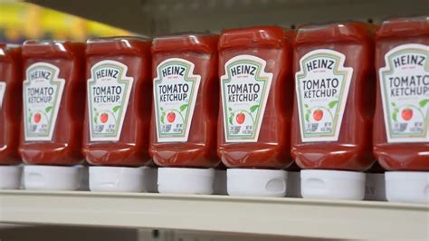 A Heinz új, papír alapú ketchup csomagolásának prototípusa