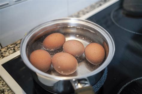 Tojások forrásban lévő vízben
