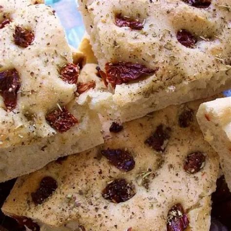 olasz focaccia szárított paradicsommal és olajbogyóval
