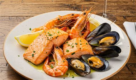 Különböző ételek a Cityfood kínálatából tányéron