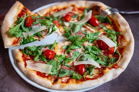 Pizzakészítés a Venezia étteremben