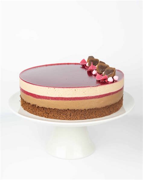 Réteges málnás csokoládé torta szelet