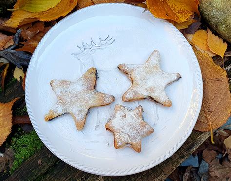 Kész linzer csillagok tálcán