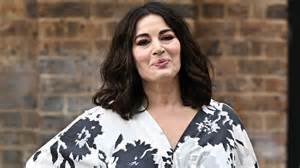 Nigella Lawson sütés közben