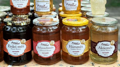méhes kaptár és mézes üvegek