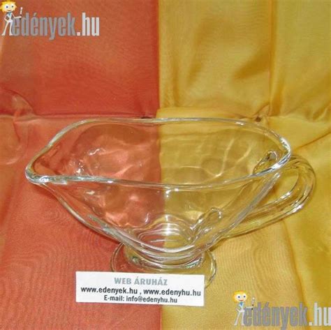 különböző méretű és formájú üveg mézes edények