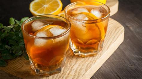 Jegestea kancsóban gyümölcsökkel