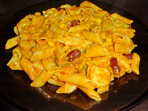 Paradicsomos csirkés penne babbal