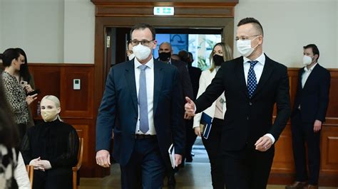 Túrókészítő a FrieslandCampina mátészalkai üzemében