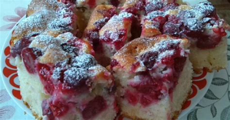 frissen sült meggyes joghurtos pite