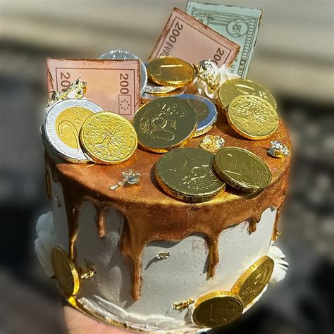 luxus csokoládétorta arany díszítéssel