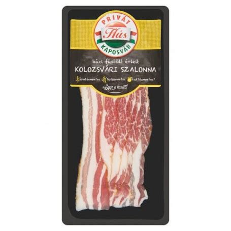 Hagyományos magyar konyhai környezetben tálalt szeletelt szalonna