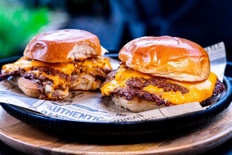 Szaftos smashed burger közelről
