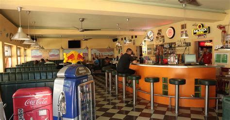 Amerikai diner hangulatú étterem belső