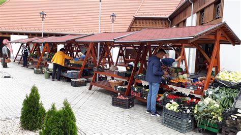 Friss, helyi termékeket bemutató termelői piac