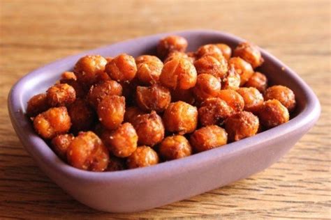 Sült csicseriborsó snack tálban