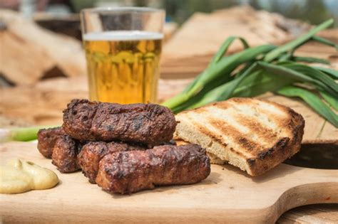 Grillezett mici romániai pikniken