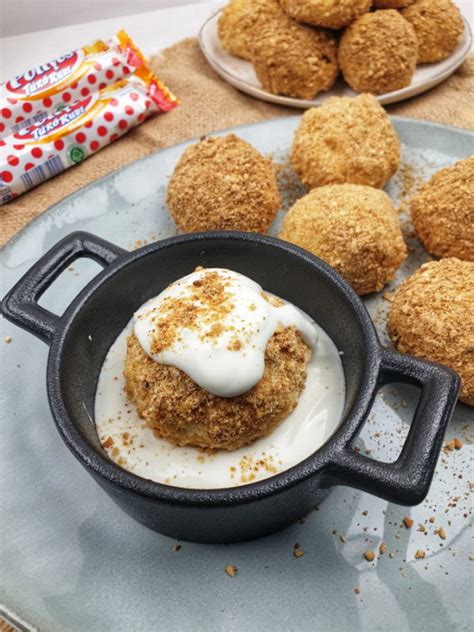 különböző öntetekkel tálalt túrógombócok