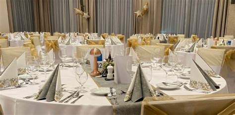 modern éttermi asztal és elegáns étlap