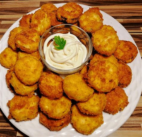 Rántott cukkini szeletek különböző töltelékekkel