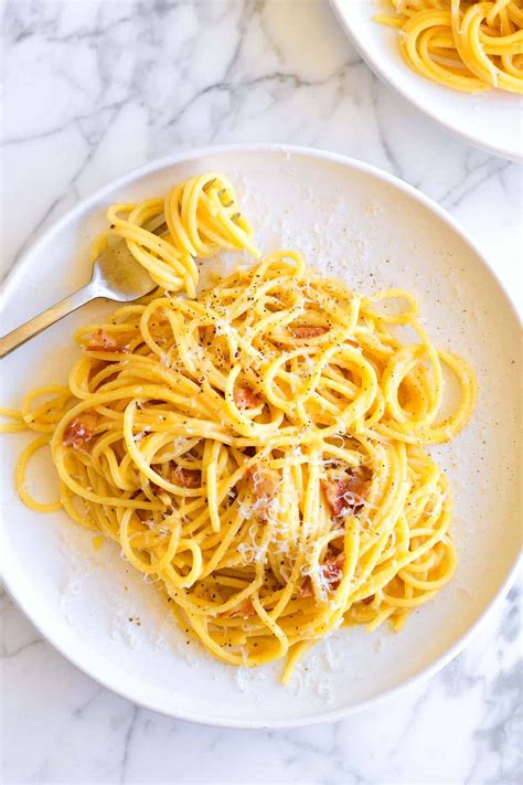 Carbonara spagetti guancialéval