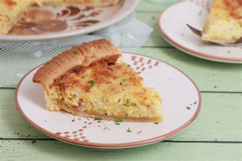 Póréhagymás-szalonnás pite sütés közben