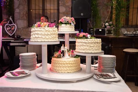 Esküvői marcipántorta dekorációval