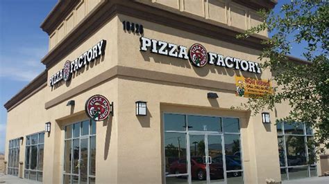 A Frezzo Pizza Factory bejárata