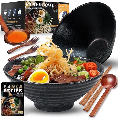 Ínycsiklandó ramen tál chili kíséretében