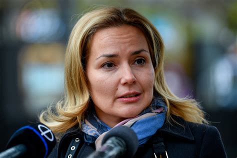Széles Diána alpolgármester beszél a sütemény jelentőségéről