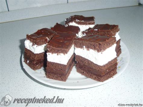 Tökéletesen szeletelt tejszínes krémes szelet