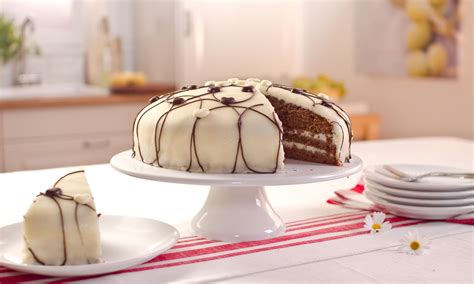 Marcipán bevonatú torta