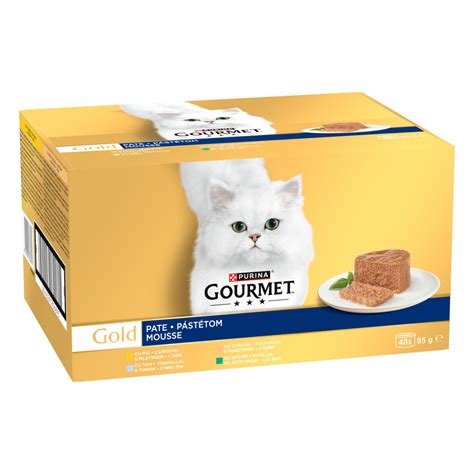 Macska élvezi a Gourmet Gold tonhal pástétomot