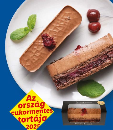 Kihűlő piskótalapok rácson