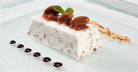 kardamomos semifreddo mandulával és mézzel