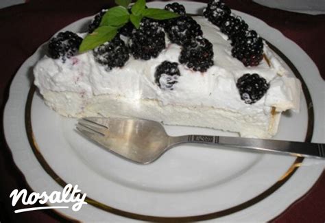 Áfonyás szedres pavlova