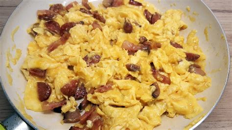 Baconös és szalonnás rántotta alapanyagok