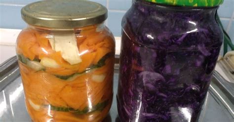 Különböző savanyított zöldségek