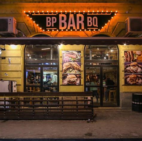 Bp BARbq étterem frontja, füstölővel