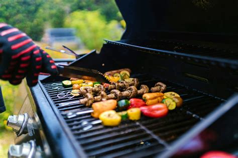 különböző grillezett ételek