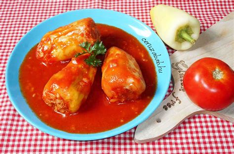 Töltött paprika paradicsommártásban