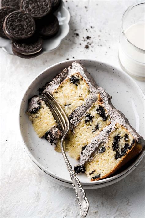 Variety of Oreo cake slices (vanilla, coffee, berry)
