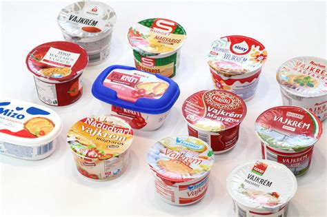 Vajkrém kókuszreszelékkel tálban