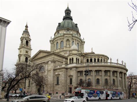Szent Miklós bazilika homlokzata
