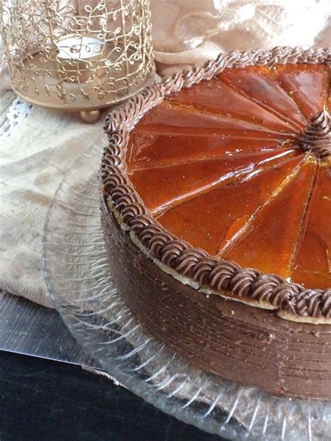 Összeállított Dobostorta szeletelés előtt