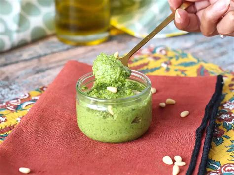 Krémes cukkinis pesto friss bazsalikommal