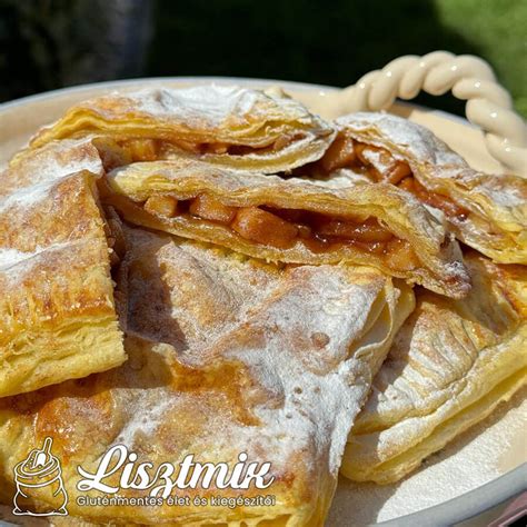 Leveles tésztás pite karamellizált hagymával és olvadó sajttal