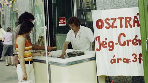 Jégkrém hűtőláda a boltban
