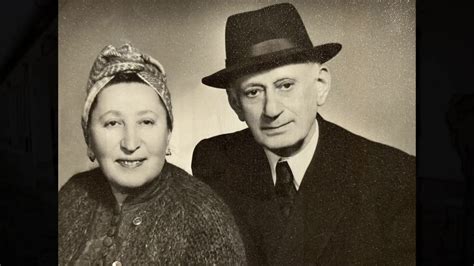 Zsidó család a sabbat asztalnál