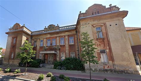 Eger látképe, régi és új építésű ingatlanokkal